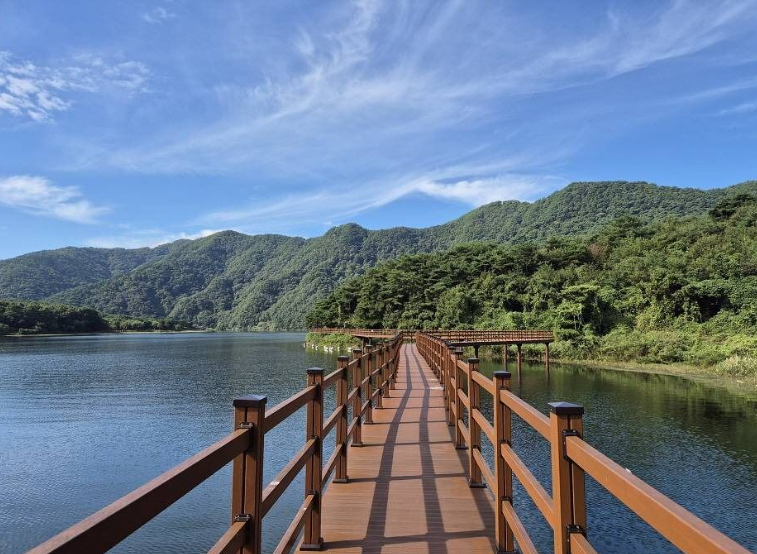 캔디여행사[부산출발]충북 괴산 산막이 명품둘레길 단풍여행