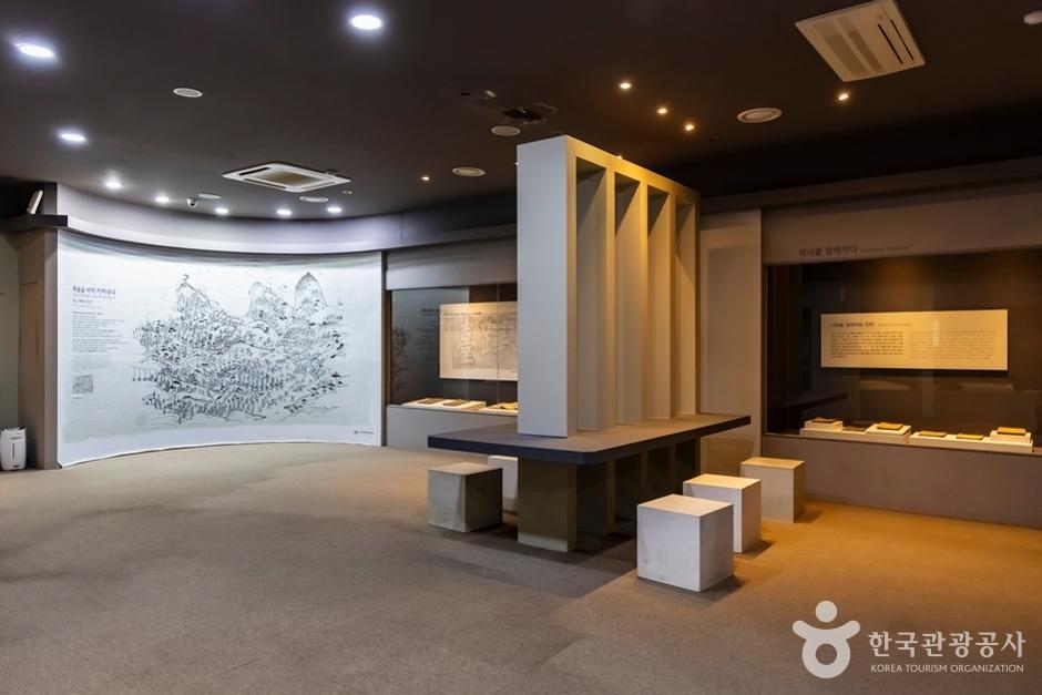 캔디여행사[부산출발]진안 마이산 탑사+마이정원+역사박물관 당일여행
