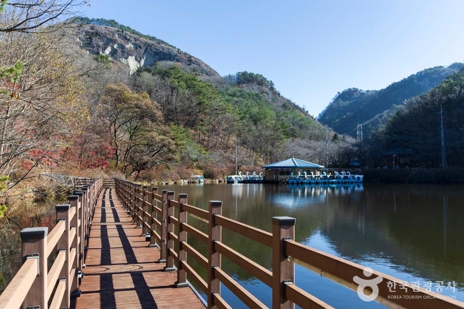캔디여행사[부산출발]진안 마이산 탑사+마이정원+역사박물관 당일여행